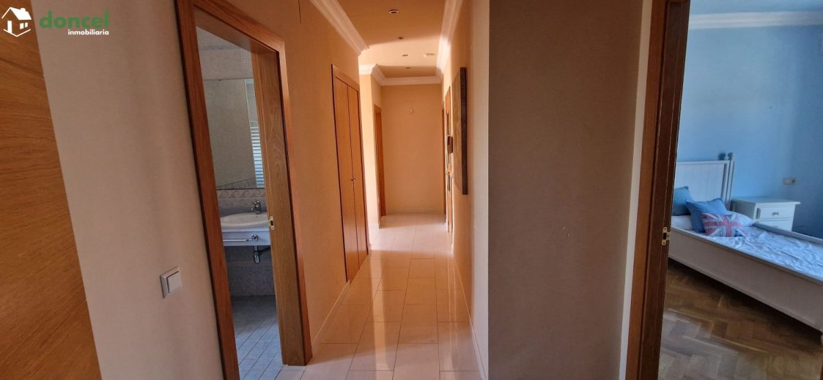 Inmobiliaria Doncel, vende, AMPLIA CASA EN ALMAGRO/C. Real, a 25 minutos del centro de Ciudad Real, con patio de 125 m2 y una terraza-solárium de 39 m2., distribuida en cinco dormitorios, (de los cual — Foto 35