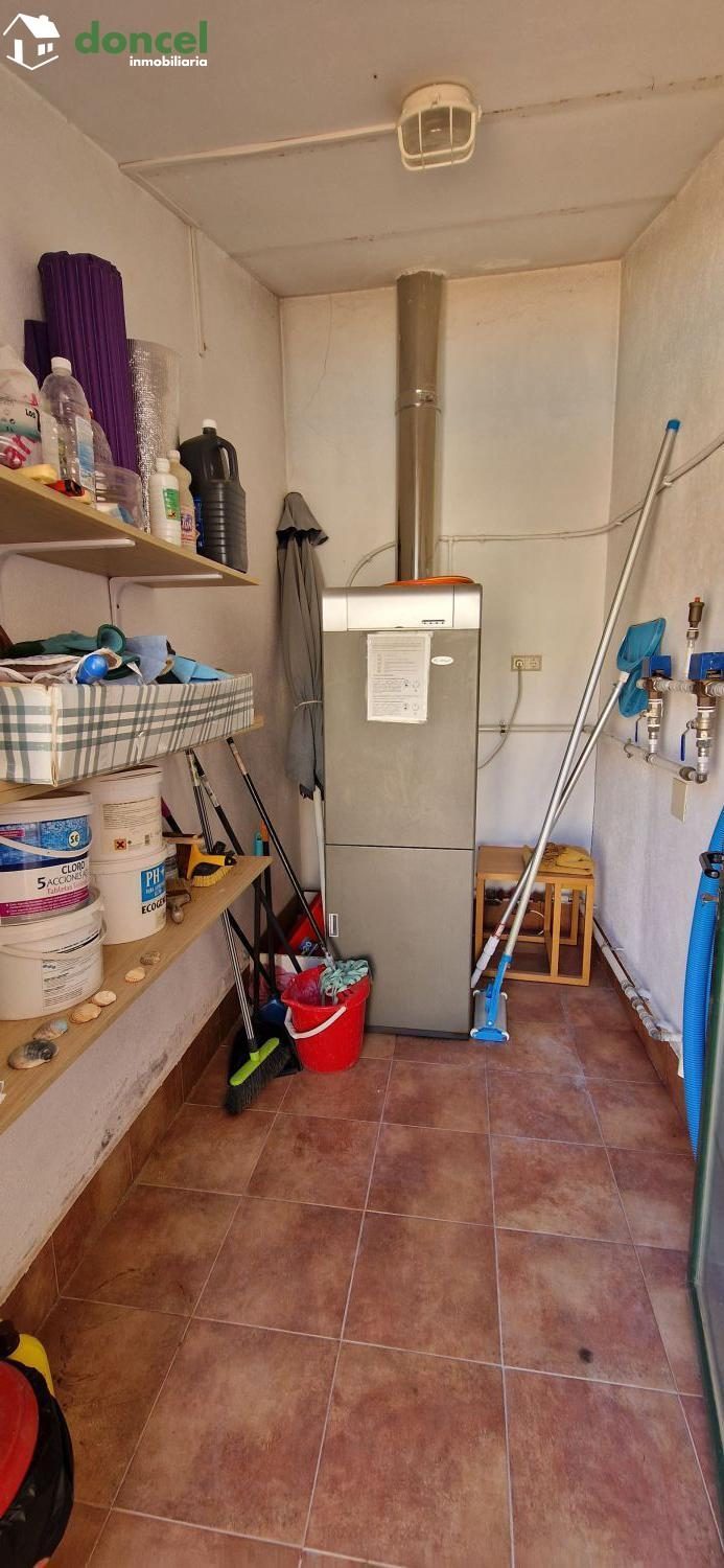 Inmobiliaria Doncel, vende, AMPLIA CASA EN ALMAGRO/C. Real, a 25 minutos del centro de Ciudad Real, con patio de 125 m2 y una terraza-solárium de 39 m2., distribuida en cinco dormitorios, (de los cual — Foto 28