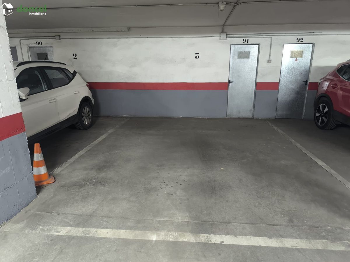 Inmobiliaria Doncel, vende plaza de garaje y trastero en Ciudad Real, ambas amplias y para estacionar un vehículo grande, en residencial próximo a la Unicersidad. se encuentra cercano a comercios, cer — Foto 1