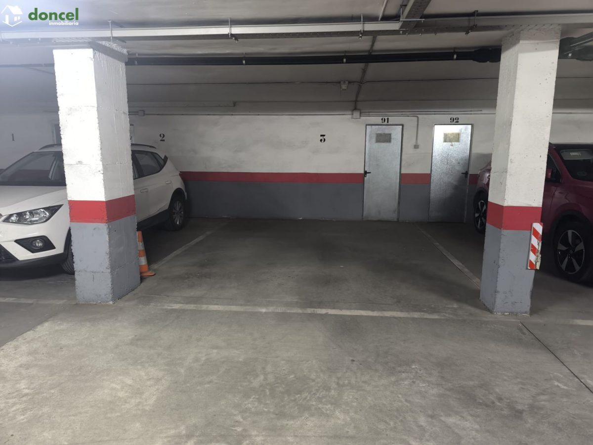 Inmobiliaria Doncel, vende plaza de garaje y trastero en Ciudad Real, ambas amplias y para estacionar un vehículo grande, en residencial próximo a la Unicersidad. se encuentra cercano a comercios, cer — Foto 2