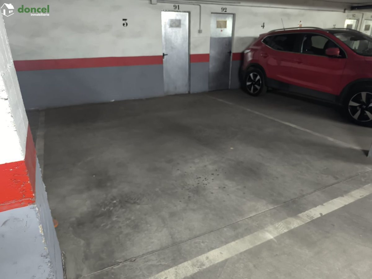 Inmobiliaria Doncel, vende plaza de garaje y trastero en Ciudad Real, ambas amplias y para estacionar un vehículo grande, en residencial próximo a la Unicersidad. se encuentra cercano a comercios, cer — Foto 4