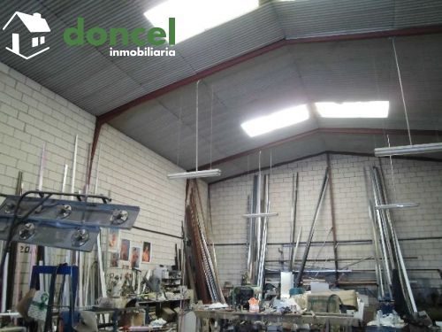 130907/ Nave sobre parcela de 350 metros en polígono de Miguelturra, rápidos y fáciles accesos, 280 construidos con despacho y aseo — Foto 3