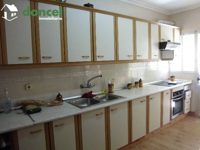 140102/1040979.- Inmobiliaria Doncel, vende magnifica casa en Calzada de Calatrava, sobre parcela de 270 m2., en zona tranquila, dotada de piscina climatizada cubierta, jacuzzi y sauna. Se compone de  — Foto 9