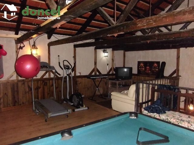 140102/1040979.- Inmobiliaria Doncel, vende magnifica casa en Calzada de Calatrava, sobre parcela de 270 m2., en zona tranquila, dotada de piscina climatizada cubierta, jacuzzi y sauna. Se compone de  — Foto 4