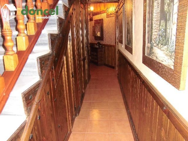 140102/1040979.- Inmobiliaria Doncel, vende magnifica casa en Calzada de Calatrava, sobre parcela de 270 m2., en zona tranquila, dotada de piscina climatizada cubierta, jacuzzi y sauna. Se compone de  — Foto 14