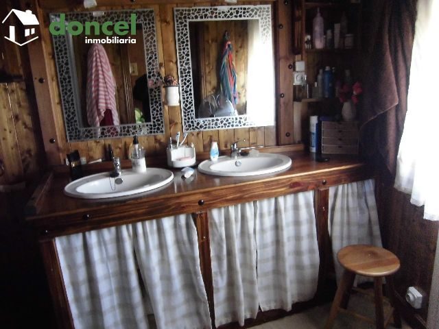 140102/1040979.- Inmobiliaria Doncel, vende magnifica casa en Calzada de Calatrava, sobre parcela de 270 m2., en zona tranquila, dotada de piscina climatizada cubierta, jacuzzi y sauna. Se compone de  — Foto 5