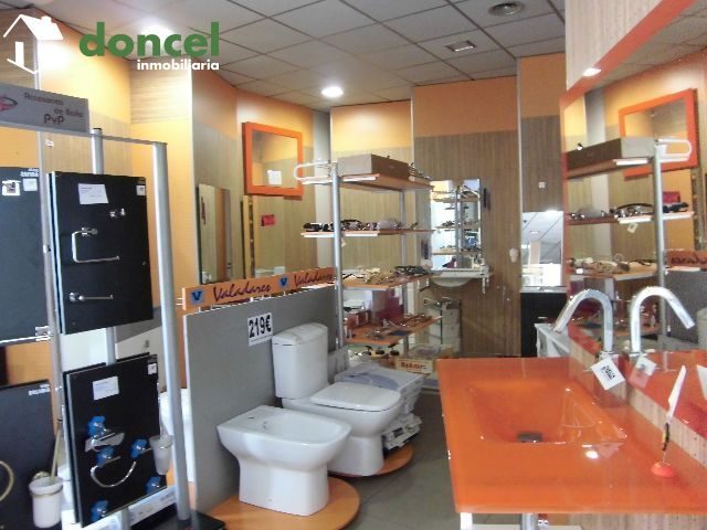 140717/1128904.- AMPLIO LOCAL en Ciudad Real ubicado muy próximo al Parque Juan Pablo II, acceso rádido al centro en 3 minutos y faciles salidas a autovías y poligono industrial. Se encuentra completa — Foto 2