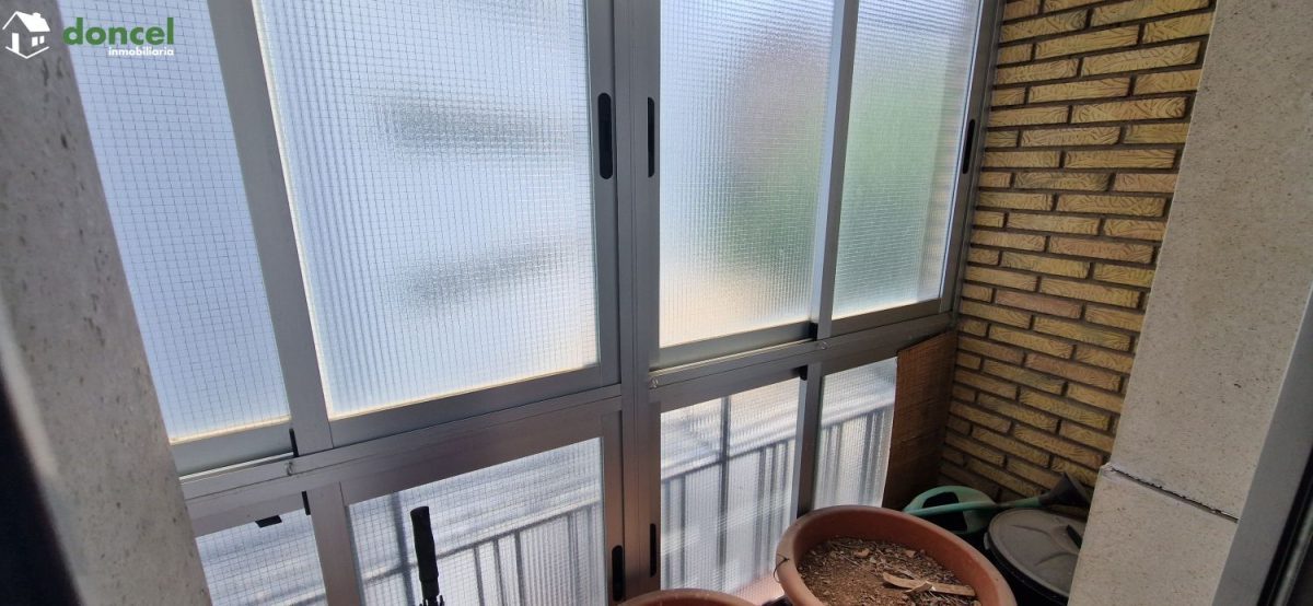 Inmobiliaria Doncel, vende, PISO CÉNTRICO EN CIUDAD REAL, (edificio sin ascensor) se encuentra cercano a comercios, cercano a transporte público, cercano a colegios, cercano al centro, cercano a parqu — Foto 5