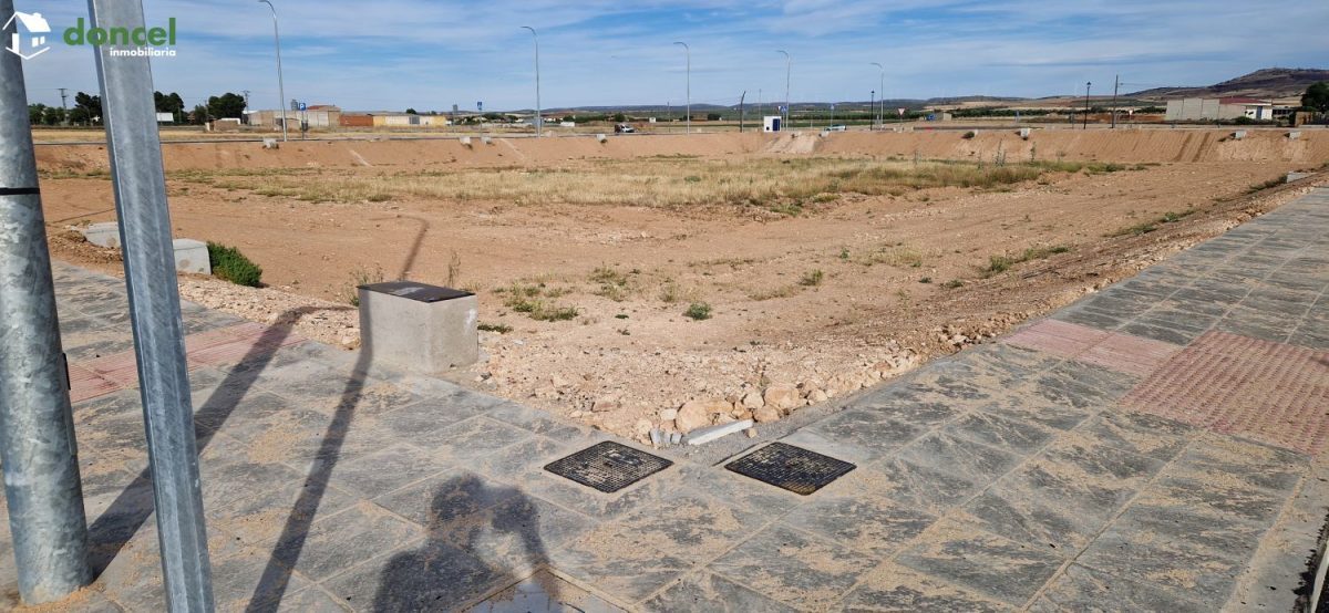 Inmobiliaria Doncel, cende, parcela urbana en Almagro, salida por Ctra. de Bolaños, nuevo sector desarrollado S-4. Lista para construir, con todos los servicios y dotaciones en el entorno. Hazte tu vi — Foto 3