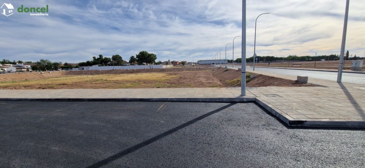 Inmobiliaria Doncel, vende, parcela urbana en Almagro, salida por Ctra. de Bolaños, nuevo sector desarrollado S-4. Lista para construir, con todos los servicios y dotaciones en el entorno. Hazte tu vi — Foto 1