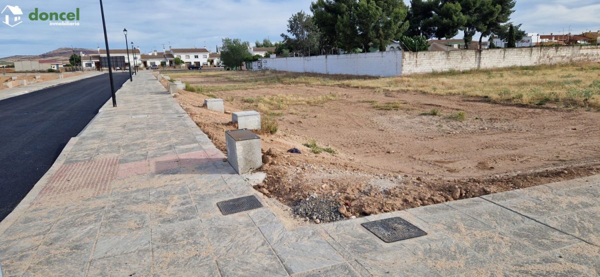 Inmobiliaria Doncel, vende, parcela urbana en Almagro, salida por Ctra. de Bolaños, nuevo sector desarrollado S-4. Lista para construir, con todos los servicios y dotaciones en el entorno. Hazte tu vi — Foto 2