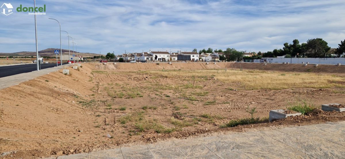 Inmobiliaria Doncel, vende, parcela urbana en Almagro, salida por Ctra. de Bolaños, nuevo sector desarrollado S-4. Lista para construir, con todos los servicios y dotaciones en el entorno. Hazte tu vi — Foto 1