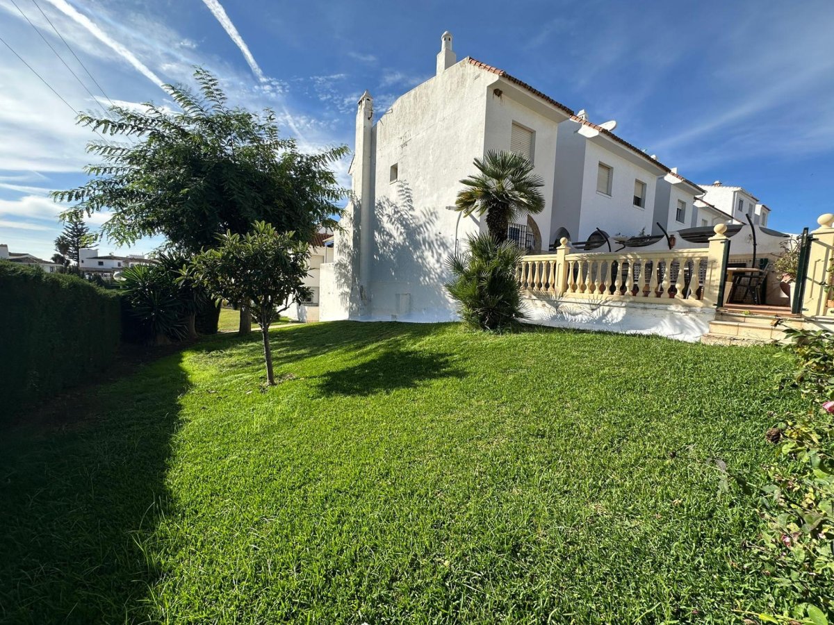 Casa en venta en Mijas Costa - 2 dorm, piscina — Foto 2