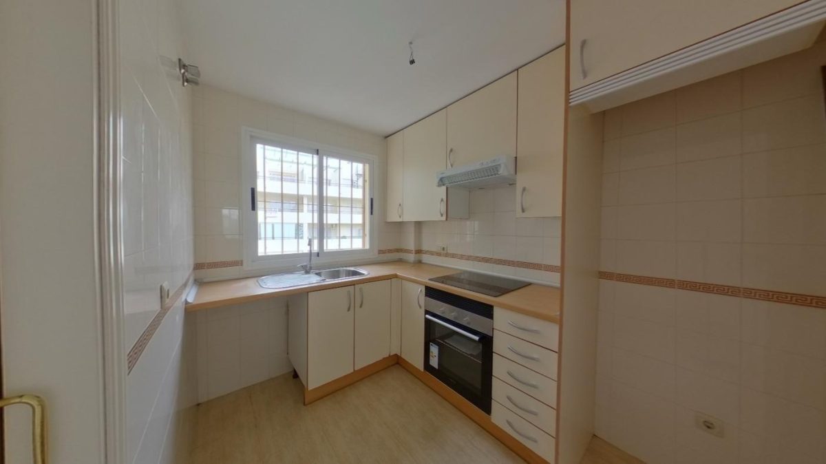 Calahonda - Piso, 1 Dormitorio, Terraza Acristalada — Foto 9