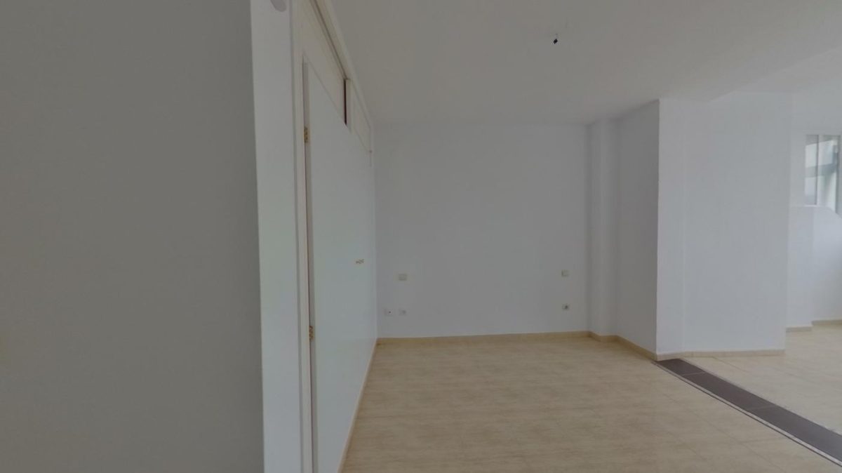 Calahonda - Piso, 1 Dormitorio, Terraza Acristalada — Foto 17
