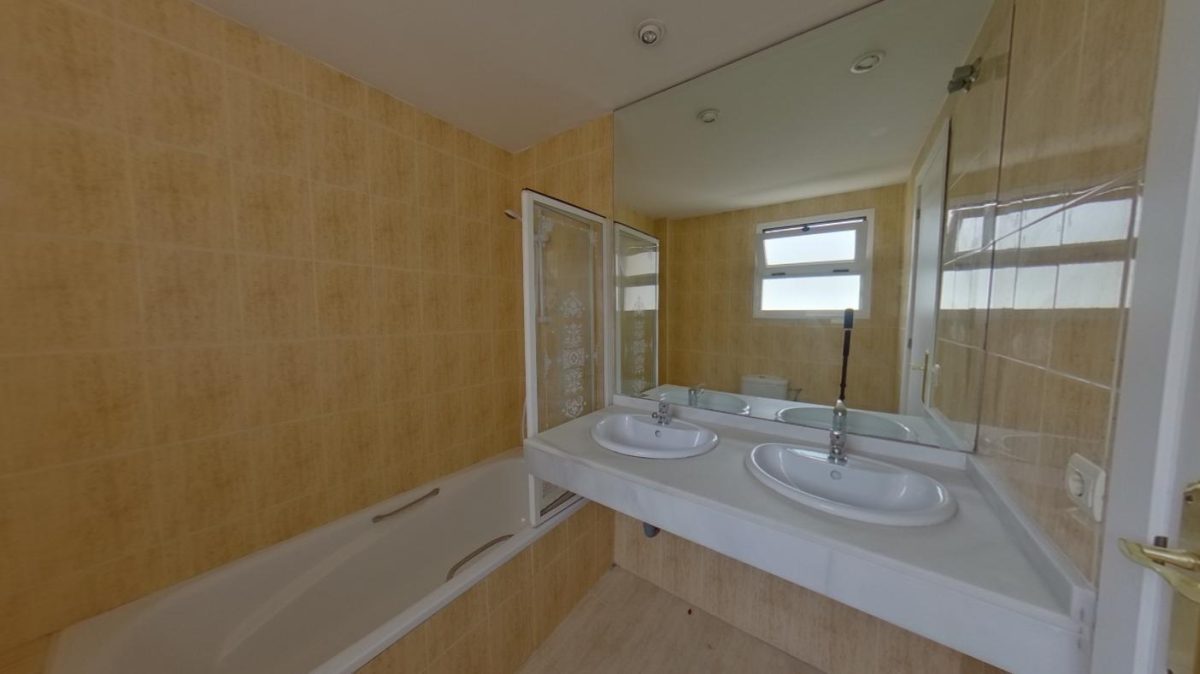 Calahonda - Piso, 1 Dormitorio, Terraza Acristalada — Foto 13