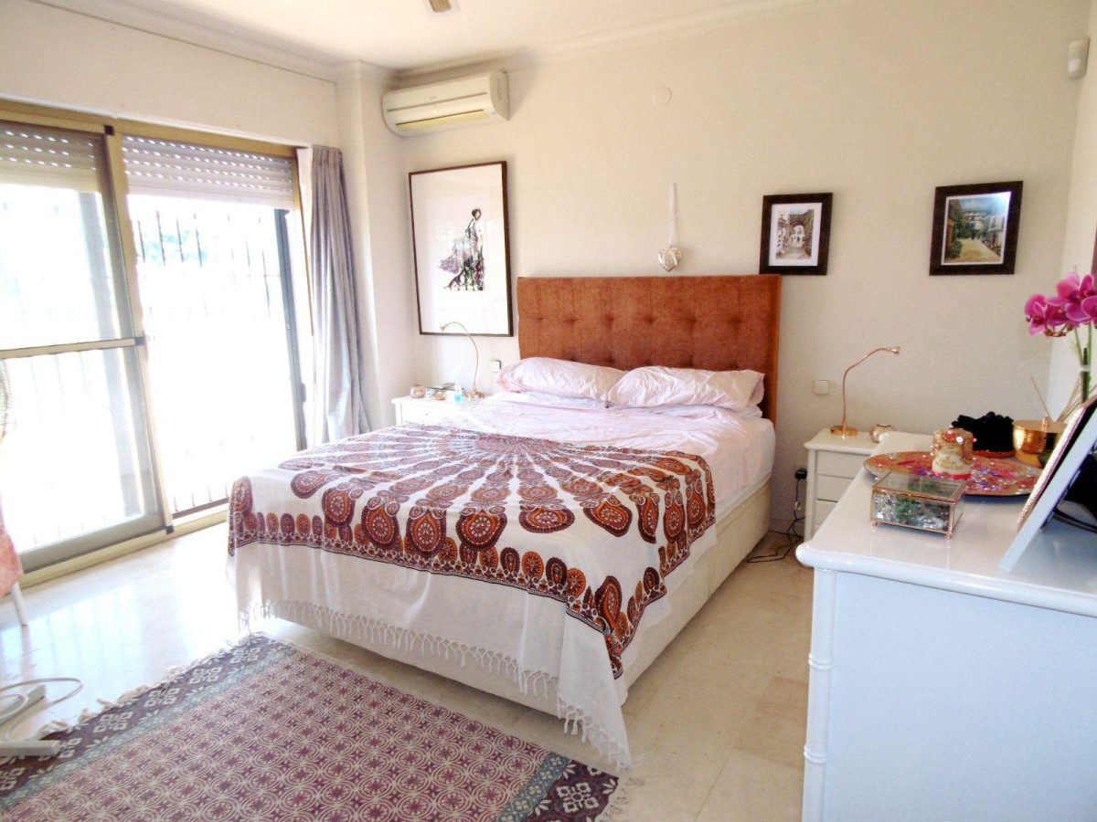 La Sierrezuela -  Reforma esta pareada a tu gusto. Una de las mejores  zonas residenciales junto a Fuengirola — Foto 24