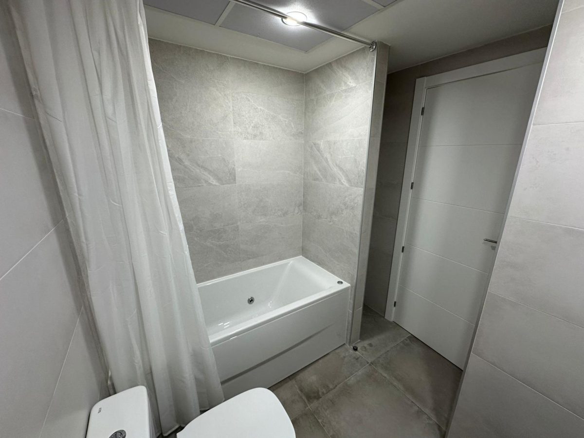 Arroyo de la Miel - Piso a Estrenar 2 Dormitorios, Garaje, Terraza y Piscina — Foto 13