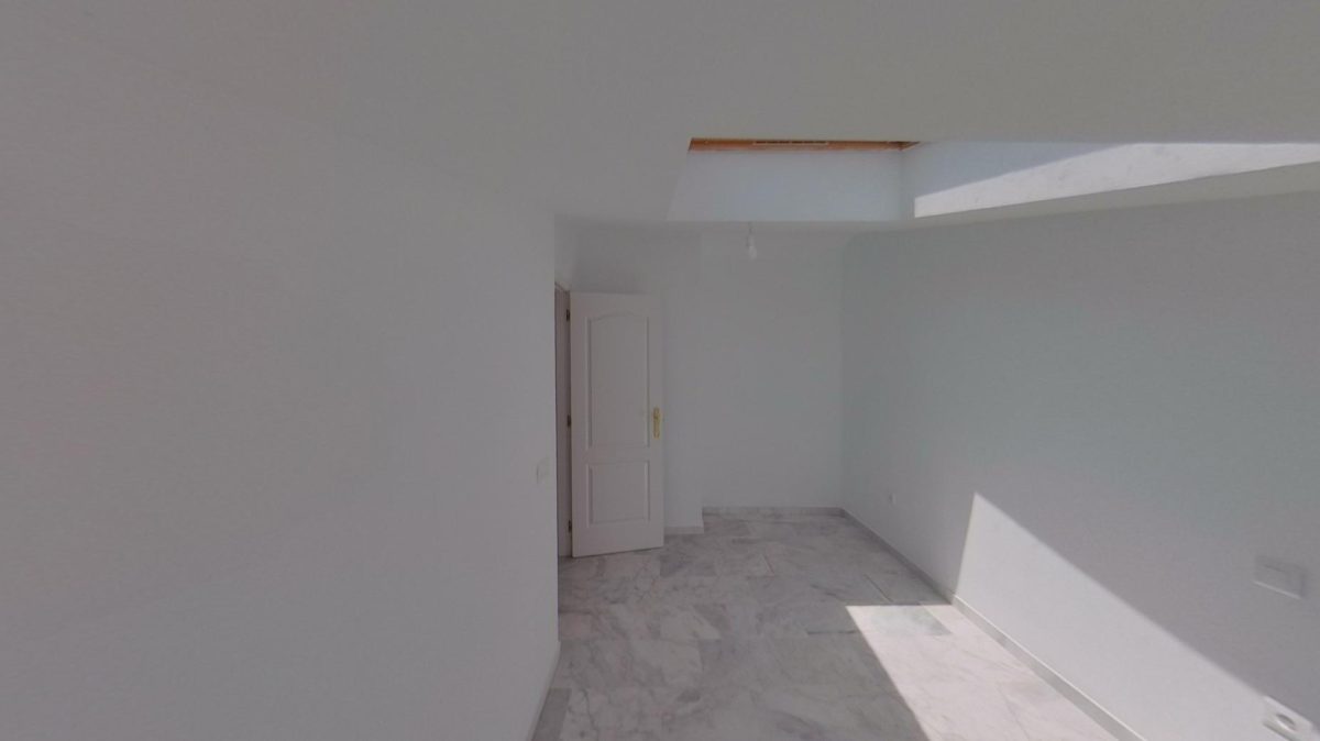 Benalmádena - Ático Dúplex, 3 Dormitorios, Terraza y Balcón — Foto 24