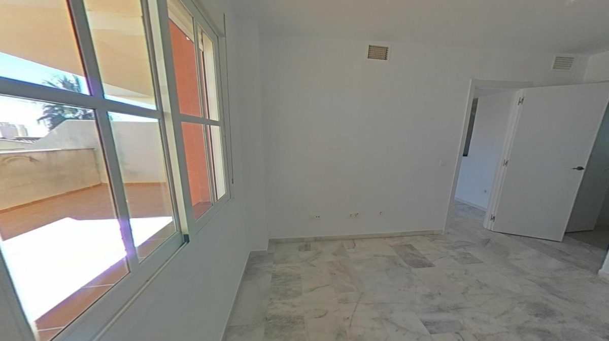Benalmádena - Piso, 2 Dormitorios, Terraza, Jardín, Patio — Foto 11