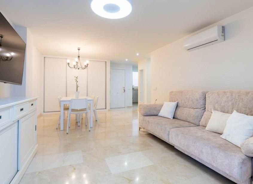 Fuengirola - Piso, 3 Dormitorios, Terraza, Trastero, Piscina — Foto 2