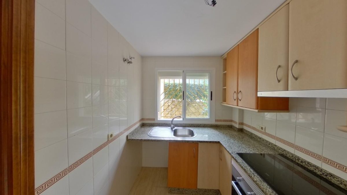 Calahonda - Piso Planta Baja, 1 Dormitorio, Terraza y Jardín Privado — Foto 10
