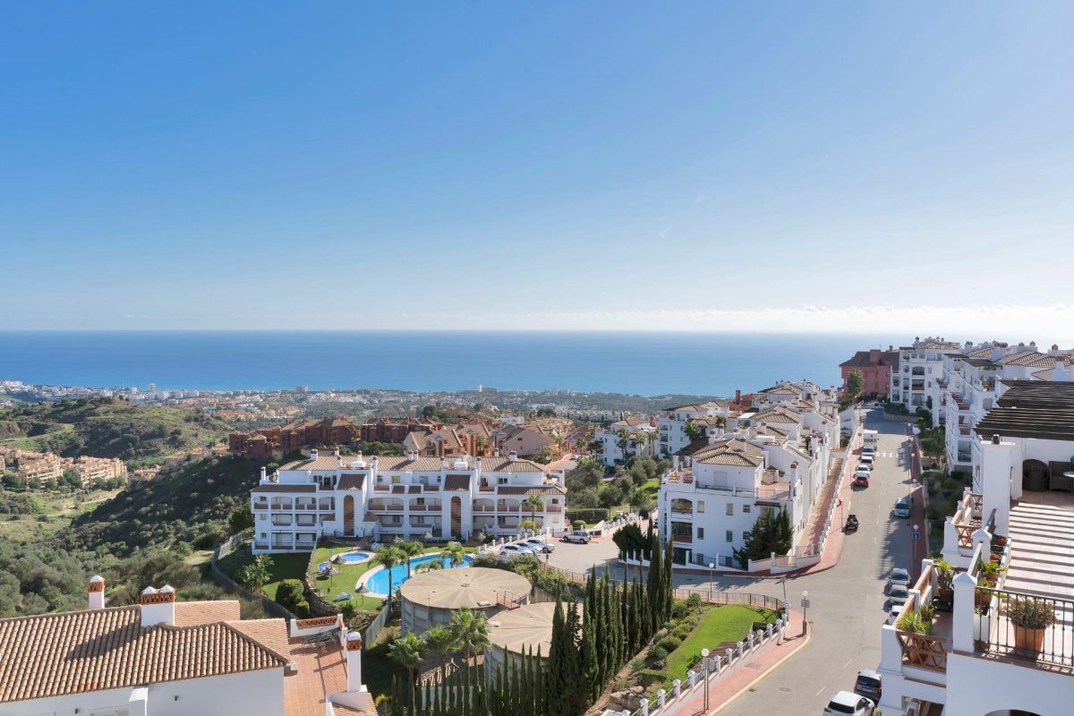 Calahonda Alta - Impresionante Atico con Alma Vistas al Mar 360º Garaje, Trastero, 4 Piscinas — Foto 8