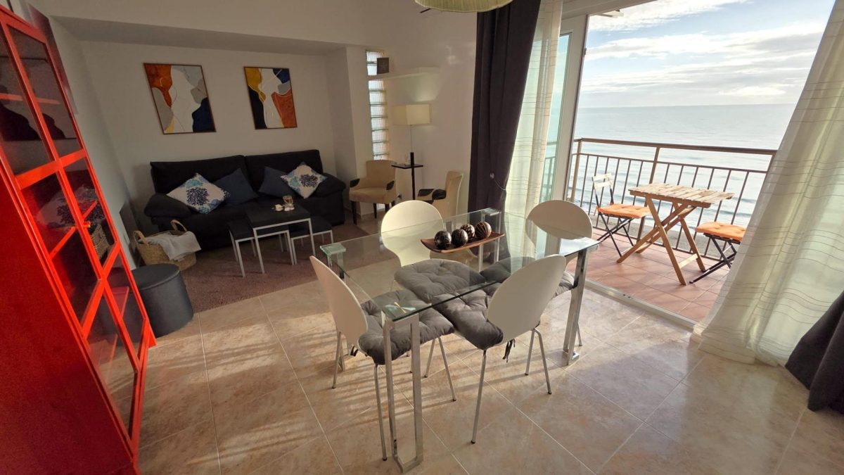 Fuengirola 1ª Línea Playa - Coqueto Apartamento 2 Dormitorios Vistas al Mar y Terraza — Foto 2
