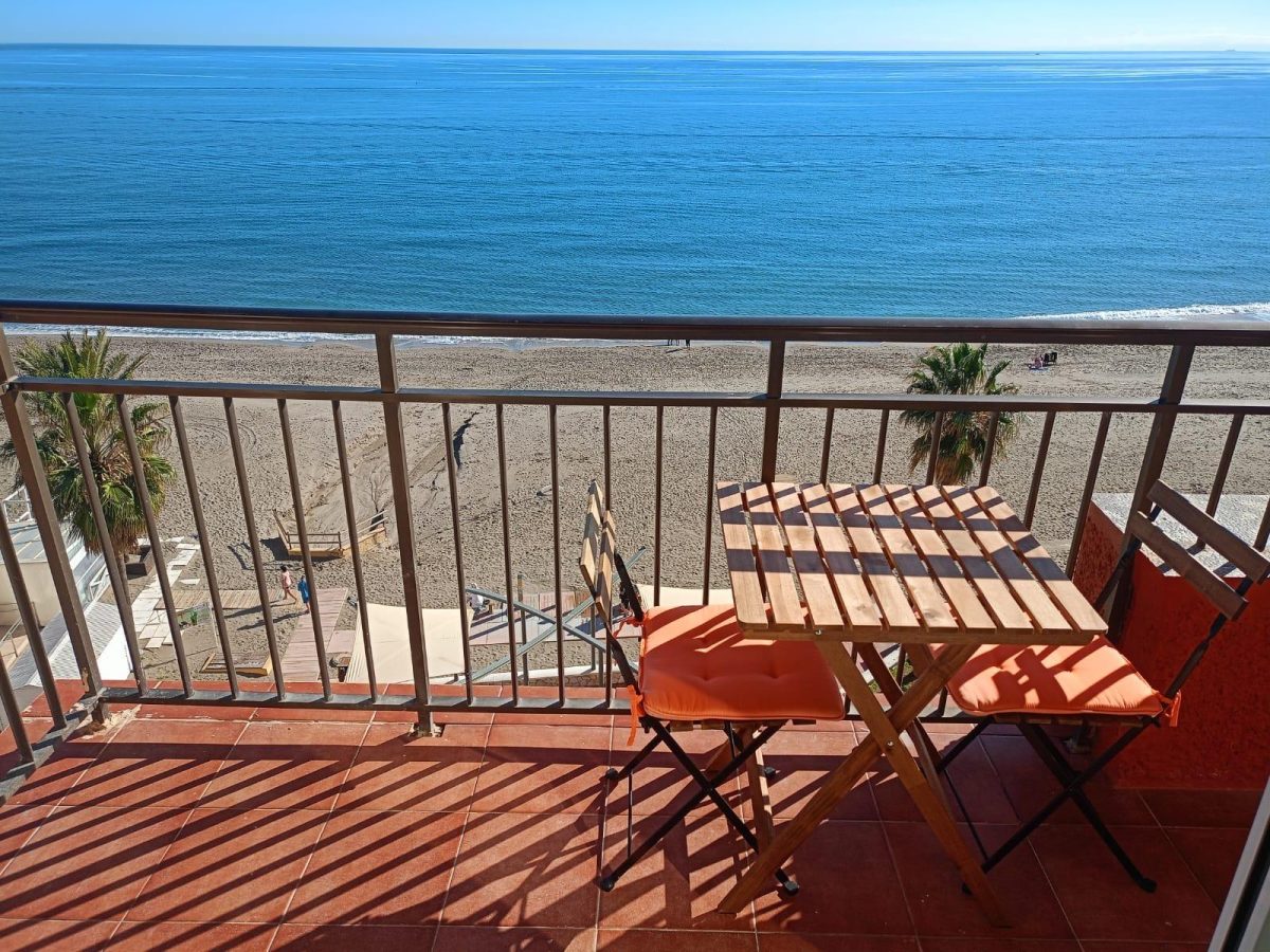 Fuengirola 1ª Línea Playa - Coqueto Apartamento 2 Dormitorios Vistas al Mar y Terraza — Foto 28