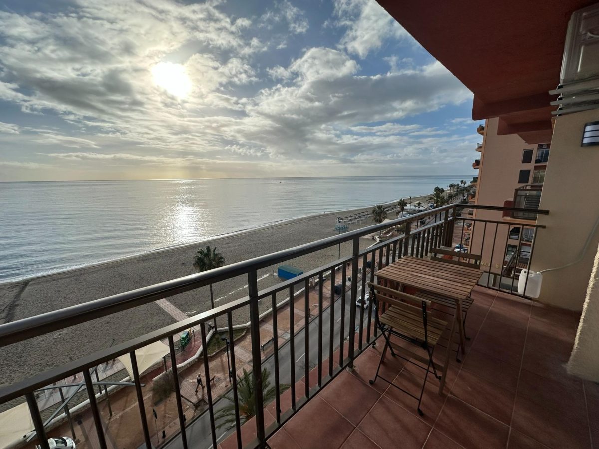 Fuengirola 1ª Línea Playa - Coqueto Apartamento 2 Dormitorios Vistas al Mar y Terraza — Foto 6