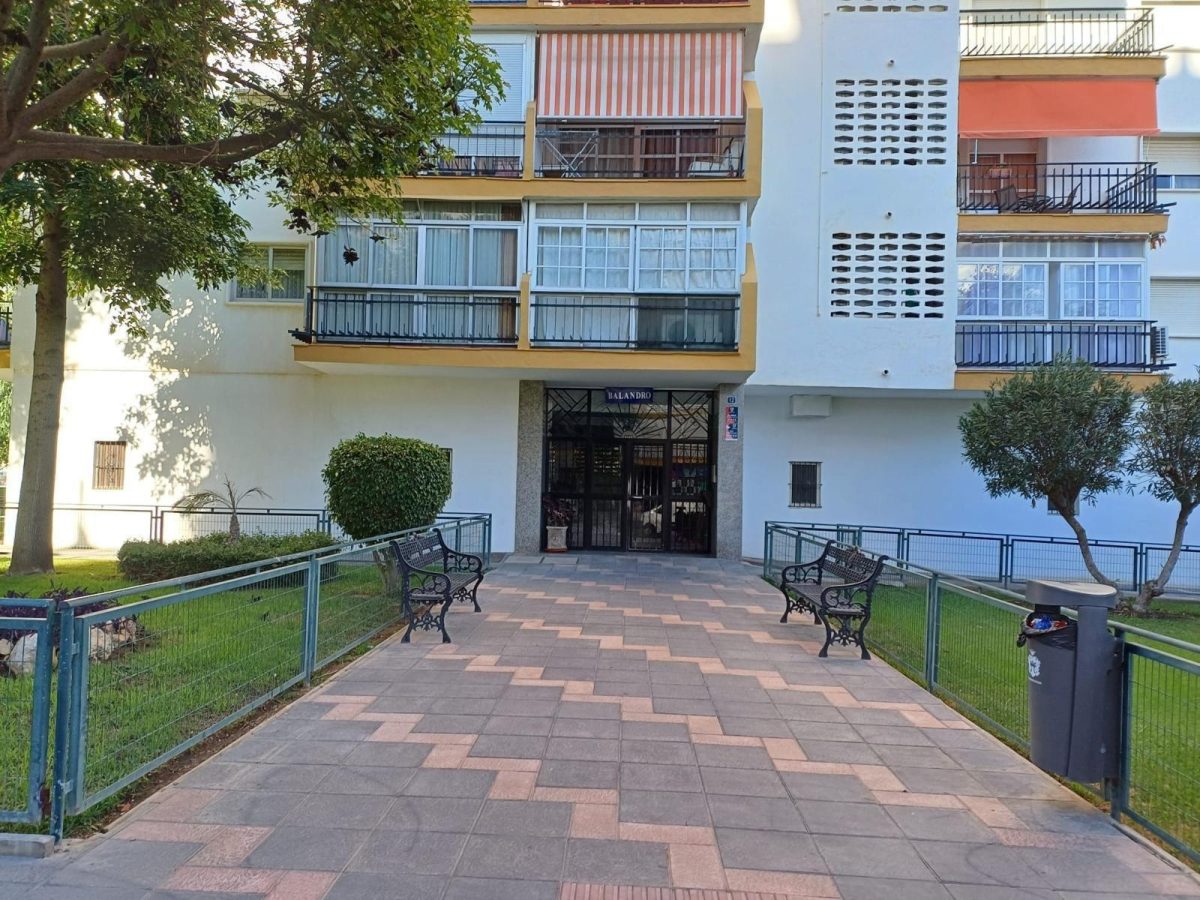 Las Lagunas - Piso, 2 Dormitorios, Terraza, Piscina, Trastero — Foto 25