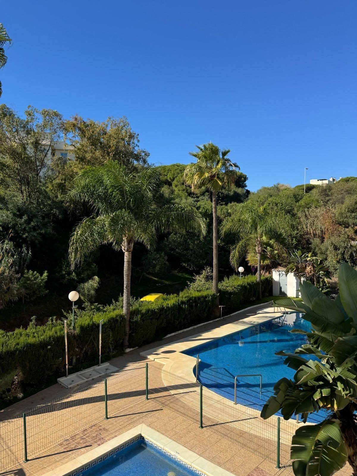 Calahonda 1ª Línea - Piso, 1 Dormitorio, Terraza, 2 Piscinas y Jardín, Parking — Foto 15