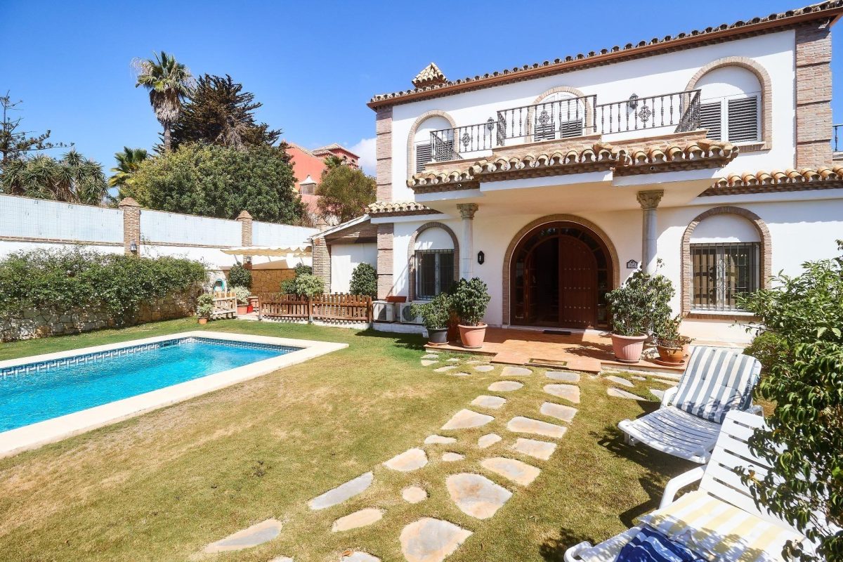 Mijas Costa - Chalet, 4 Dormitorios, Piscina y Jardín, Parking, Trastero — Foto 4
