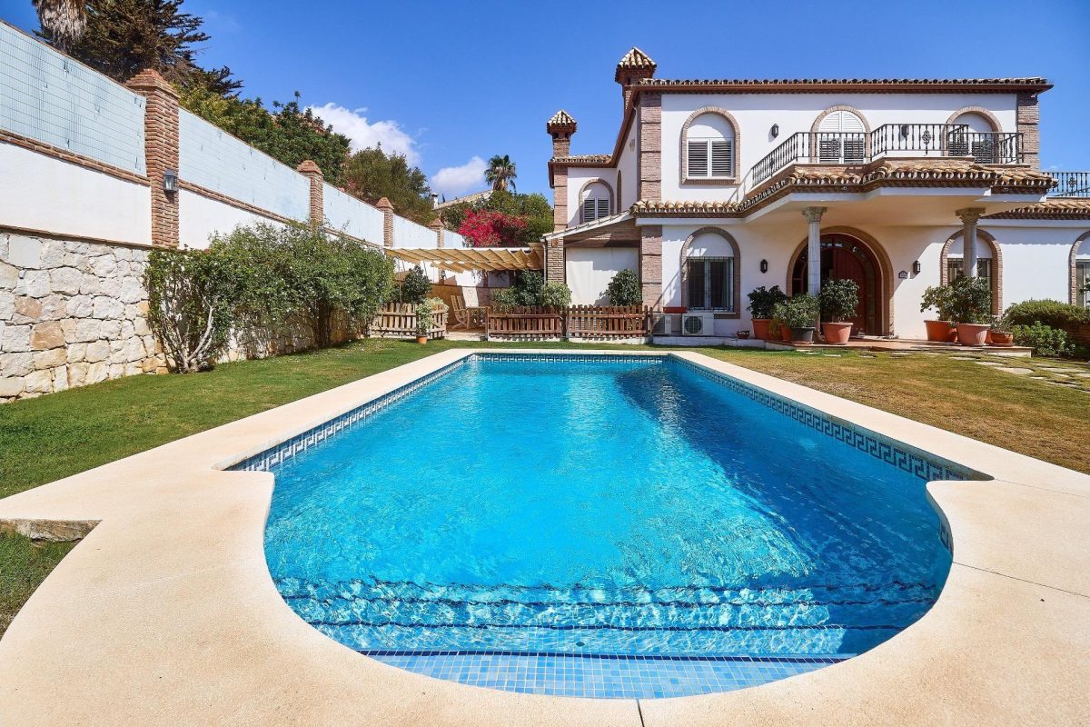 Mijas Costa - Chalet, 4 Dormitorios, Piscina y Jardín, Parking, Trastero — Foto 2