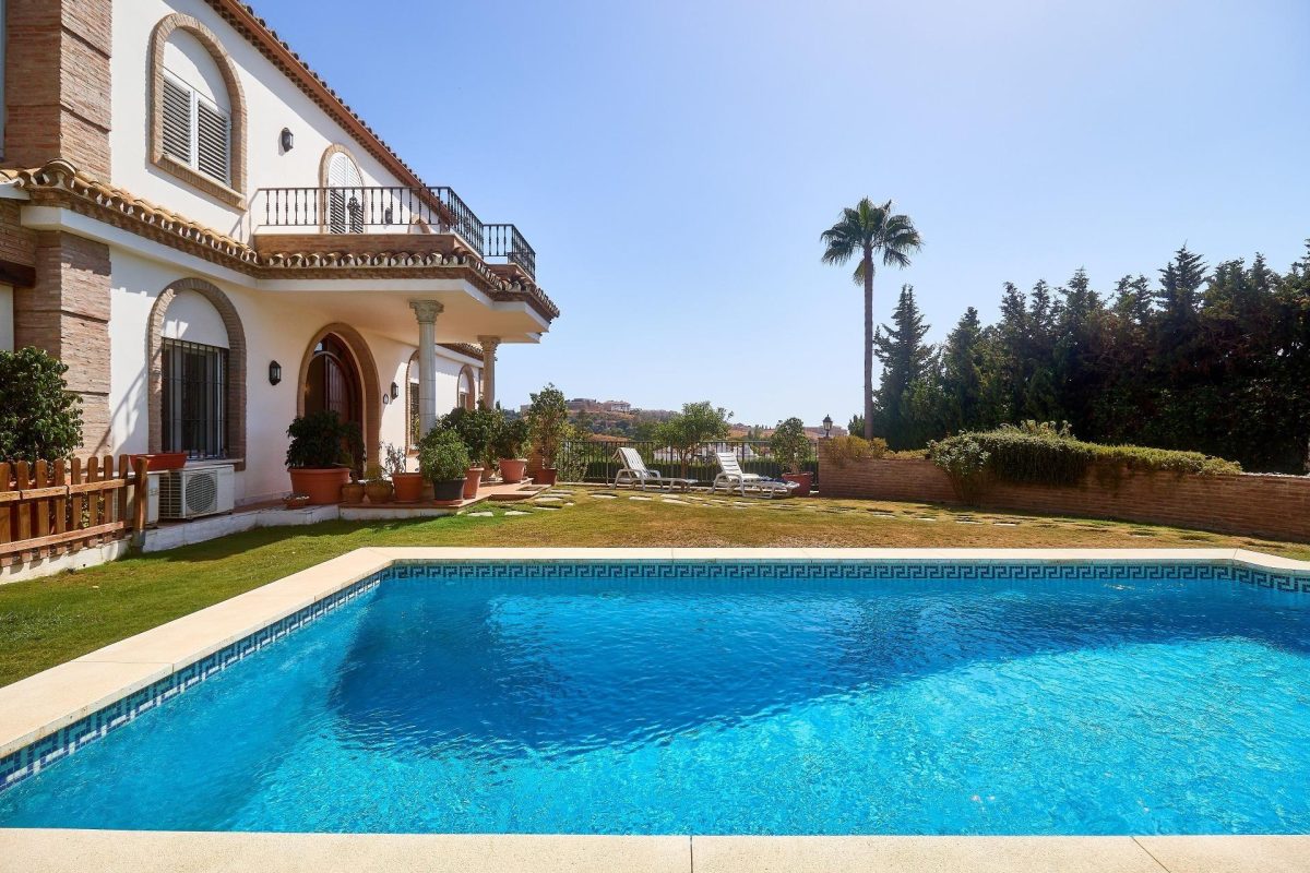 Mijas Costa - Chalet, 4 Dormitorios, Piscina y Jardín, Parking, Trastero — Foto 5