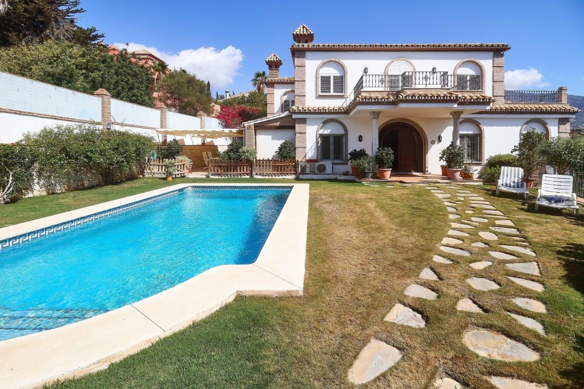 Mijas Costa - Chalet, 4 Dormitorios, Piscina y Jardín, Parking, Trastero — Foto 3