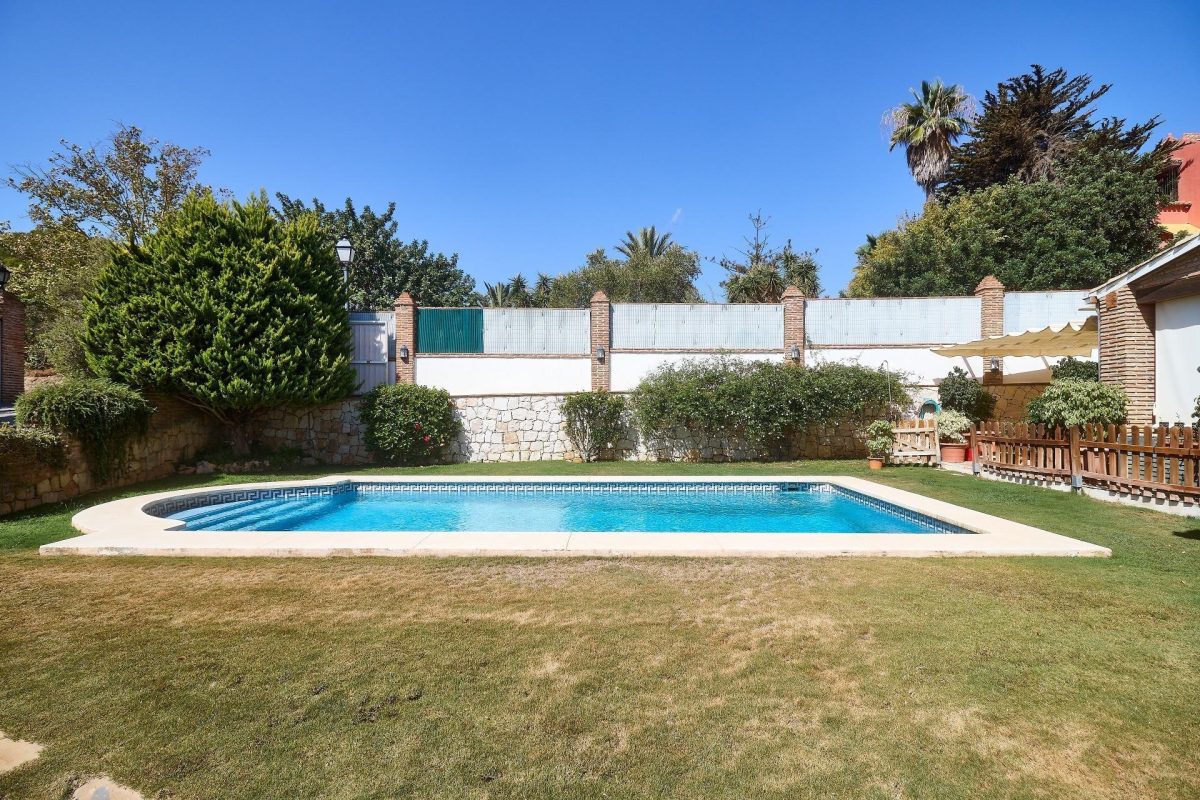 Mijas Costa - Chalet, 4 Dormitorios, Piscina y Jardín, Parking, Trastero — Foto 26