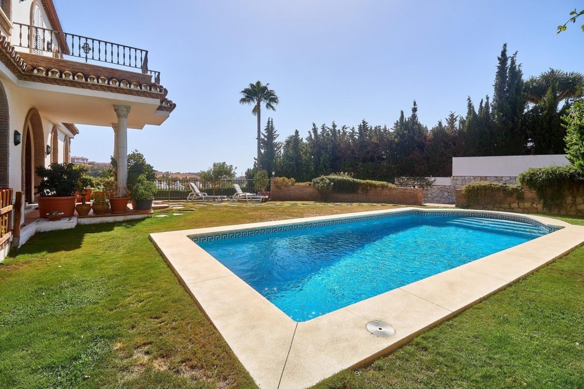 Mijas Costa - Chalet, 4 Dormitorios, Piscina y Jardín, Parking, Trastero — Foto 24