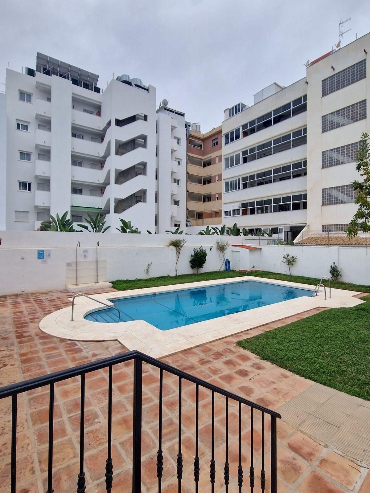 Los Boliches - Ático, 1 Dormitorio, Solárium, Piscina y Jardín — Foto 12