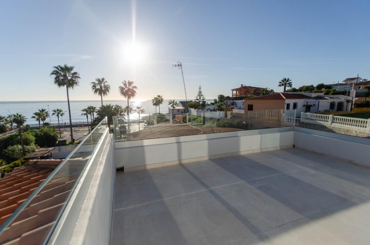 Faro de Calaburras - Chalet, 2 Viviendas Independientes, 5 Dormitorios, Terrazas, Piscina, Parking — Foto 17