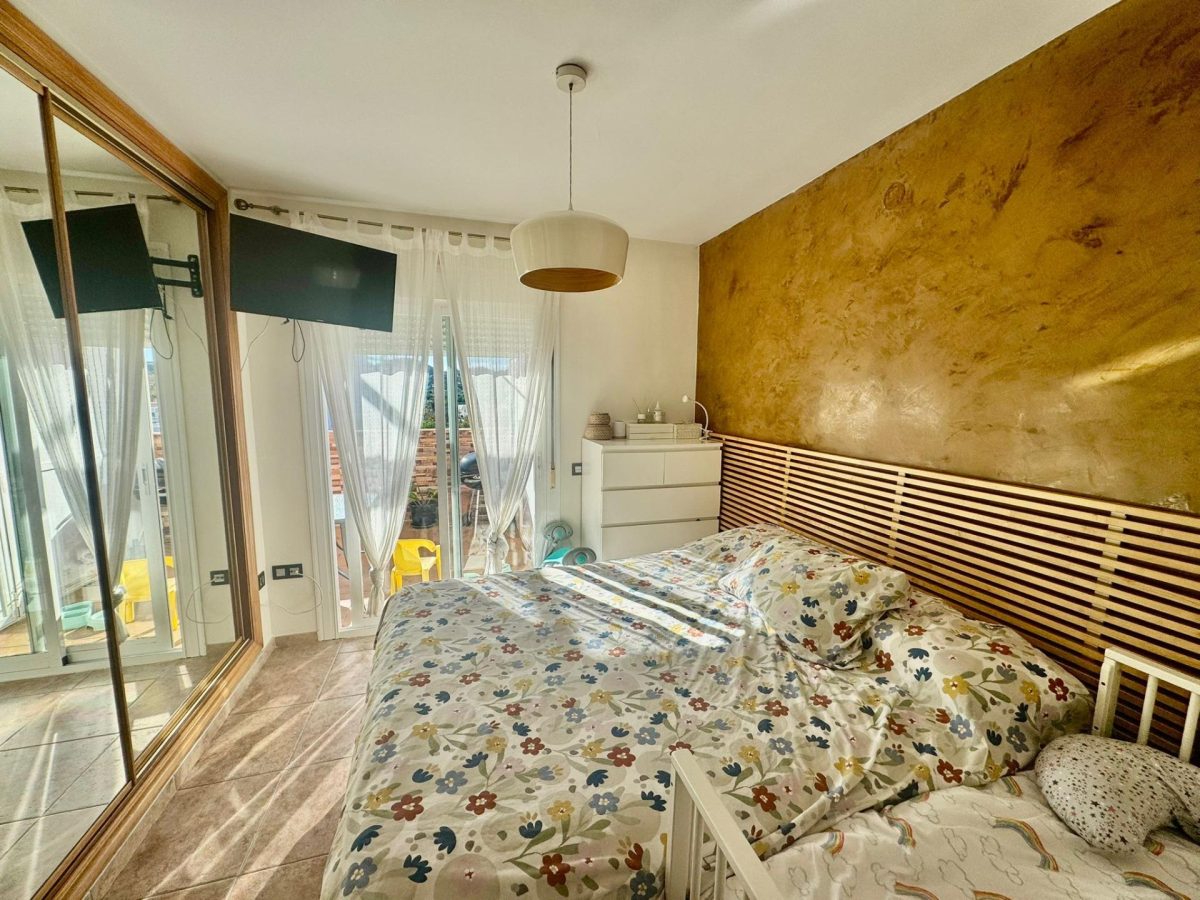 Las Lagunas - Coqueto Piso de 2 Dormitorios, 20m de Terraza Privada — Foto 9