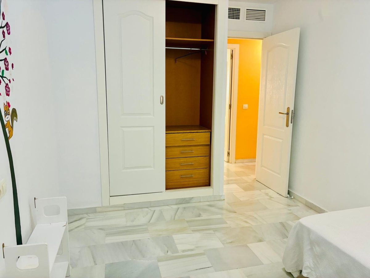 Las Lagunas - Piso, 3 Dormitorios, Terraza, Piscina, Garaje y Trastero — Foto 10