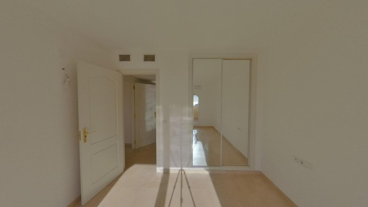 Calahonda - Piso, 2 Dormitorios, Terraza, Piscina — Foto 13