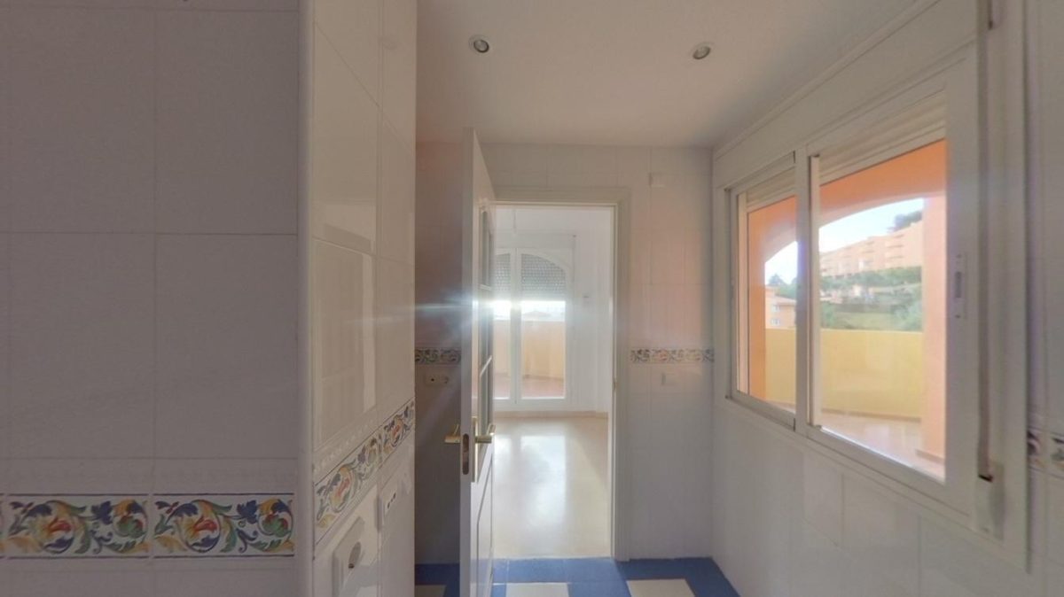 Calahonda - Piso, 2 Dormitorios, Amplia Terraza, Piscina — Foto 8