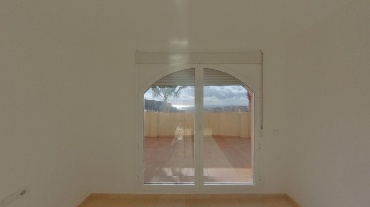 Calahonda - Piso, 2 Dormitorios, Amplia Terraza, Piscina — Foto 12
