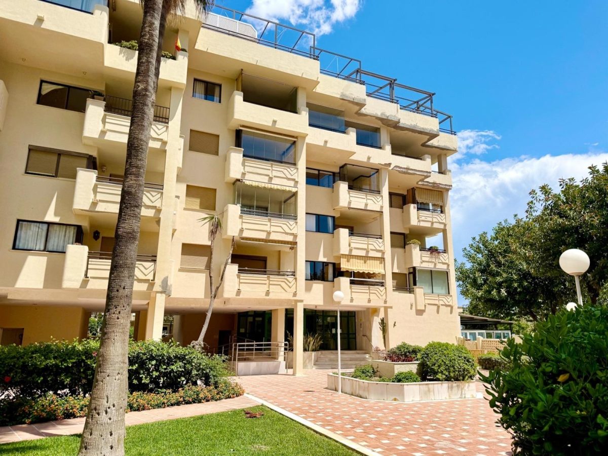 La Carihuela 1ª Línea de Playa  - Piso, 2 Dormitorios, Terraza y Balcón, Piscina, Jardín, Garaje y Trastero — Foto 22