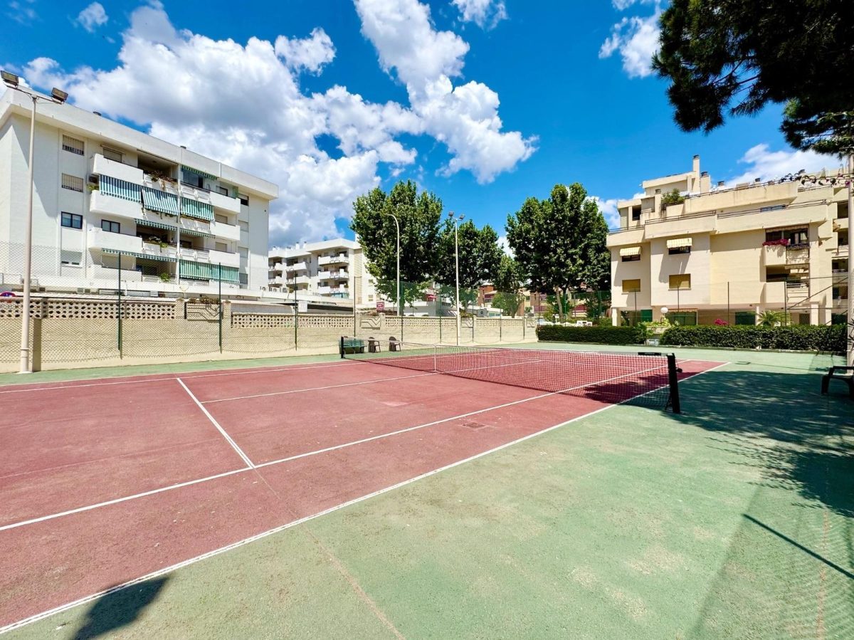 La Carihuela 1ª Línea de Playa  - Piso, 2 Dormitorios, Terraza y Balcón, Piscina, Jardín, Garaje y Trastero — Foto 20
