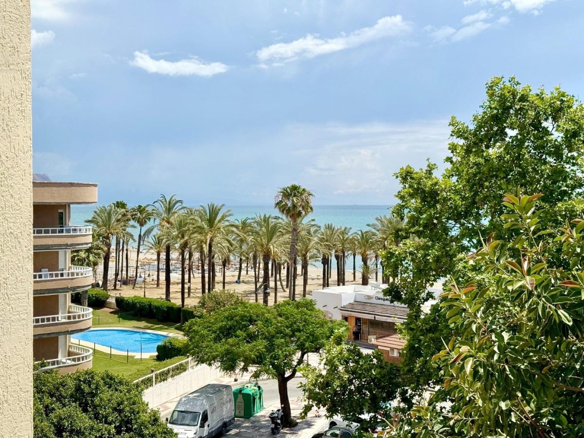 La Carihuela 1ª Línea de Playa  - Piso, 2 Dormitorios, Terraza y Balcón, Piscina, Jardín, Garaje y Trastero — Foto 18