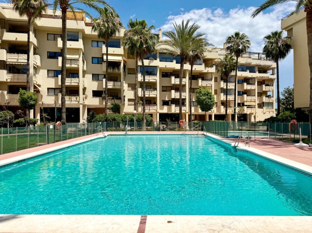La Carihuela 1ª Línea de Playa  - Piso, 2 Dormitorios, Terraza y Balcón, Piscina, Jardín, Garaje y Trastero — Foto 16