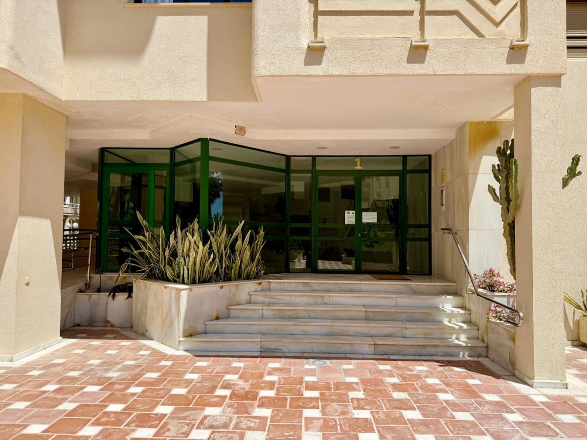La Carihuela 1ª Línea de Playa  - Piso, 2 Dormitorios, Terraza y Balcón, Piscina, Jardín, Garaje y Trastero — Foto 23